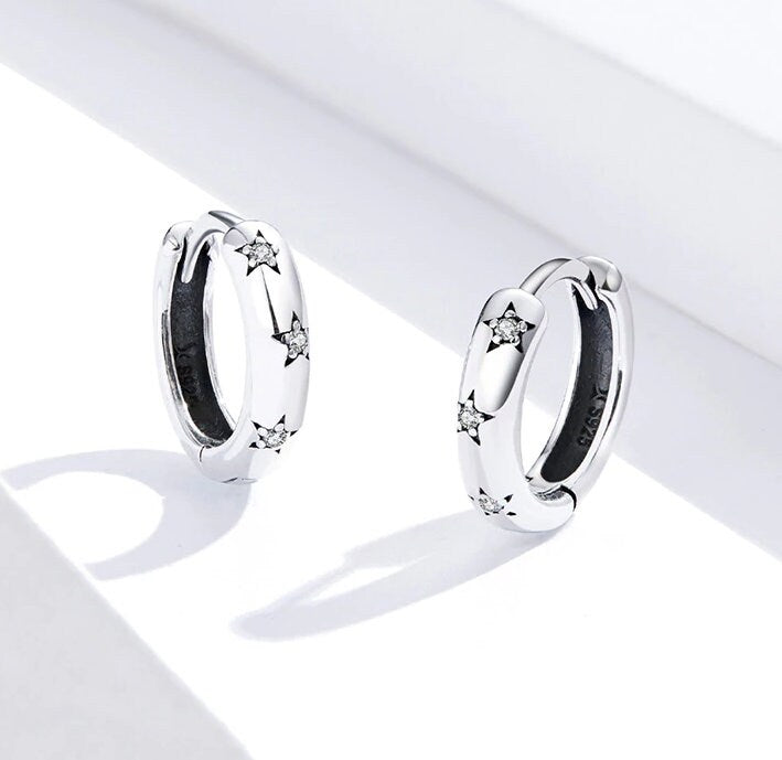 Small hooped earrings in silver