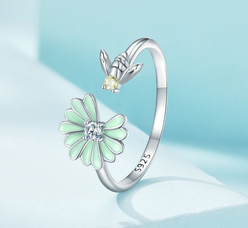 Silver / Mint Daisy and Bee Ring