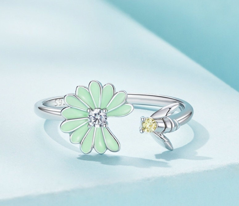 Silver / Mint Daisy and Bee Ring